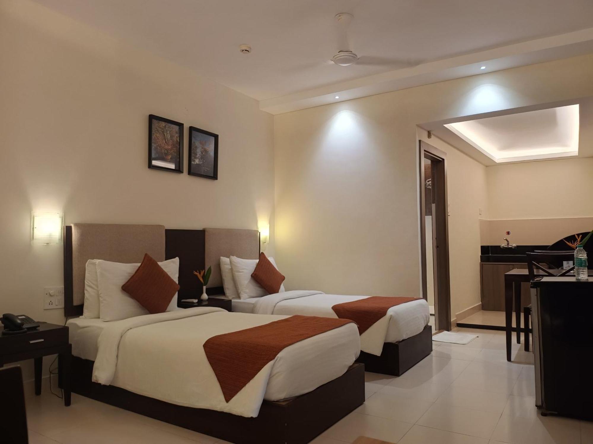 Golden Landmark Green Valley Beach Resort Dona Paula Exterior foto