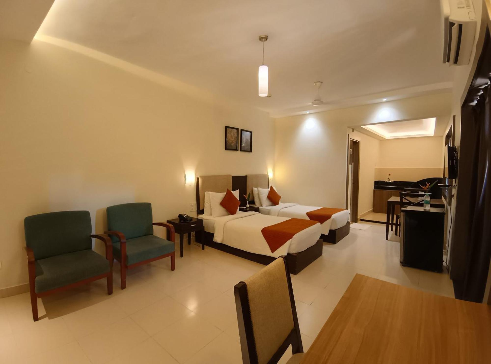 Golden Landmark Green Valley Beach Resort Dona Paula Exterior foto