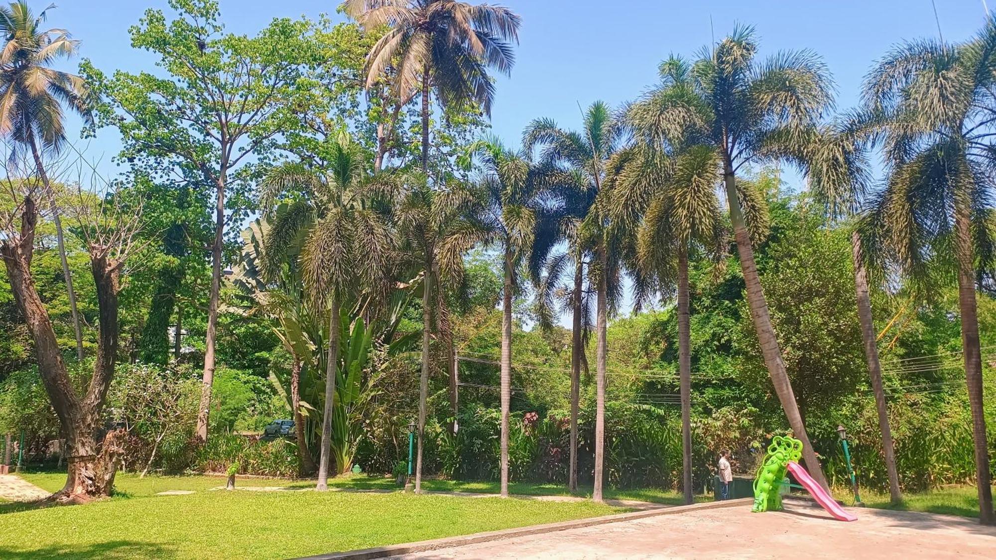 Golden Landmark Green Valley Beach Resort Dona Paula Exterior foto